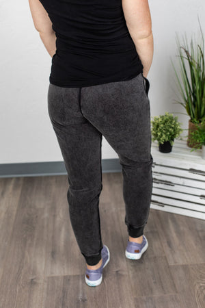 Michelle Mae Vintage Wash Joggers - Black - Ella Lane Our vintage wash items are your new favorites....and now it comes